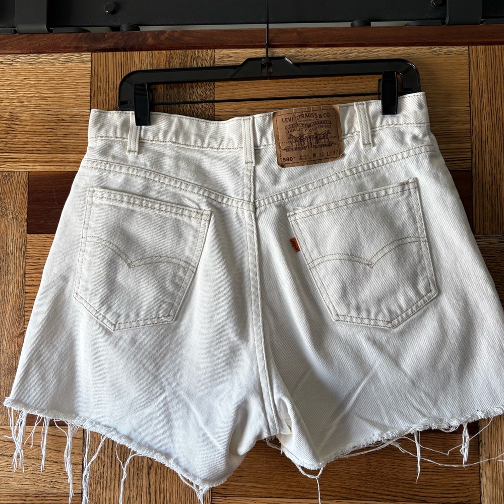 Levi’s | Vintage Orange Tab 580’s Pleat Front Cream Color Cutoff Shorts - Picture 2 of 5